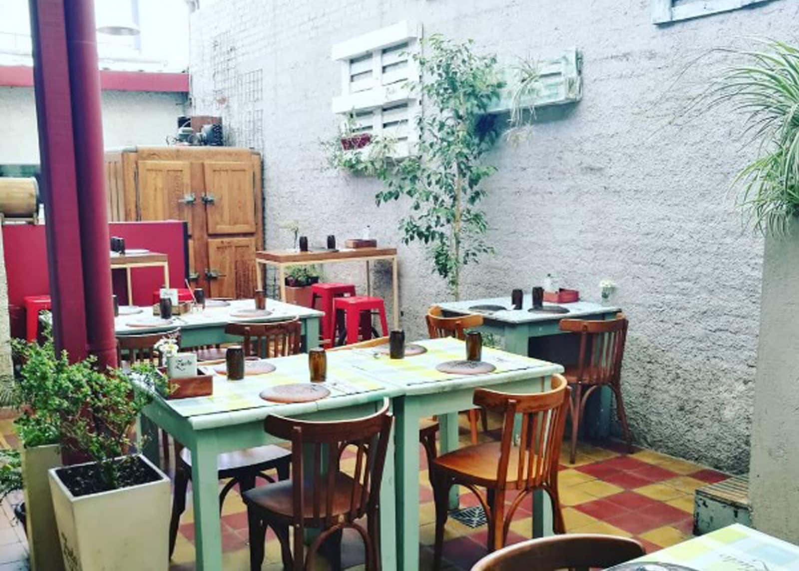 Patio-Fuente-y-Fonda