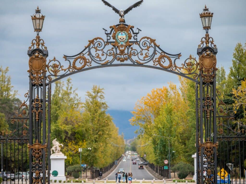 Portones del Parque Otono Mendoza